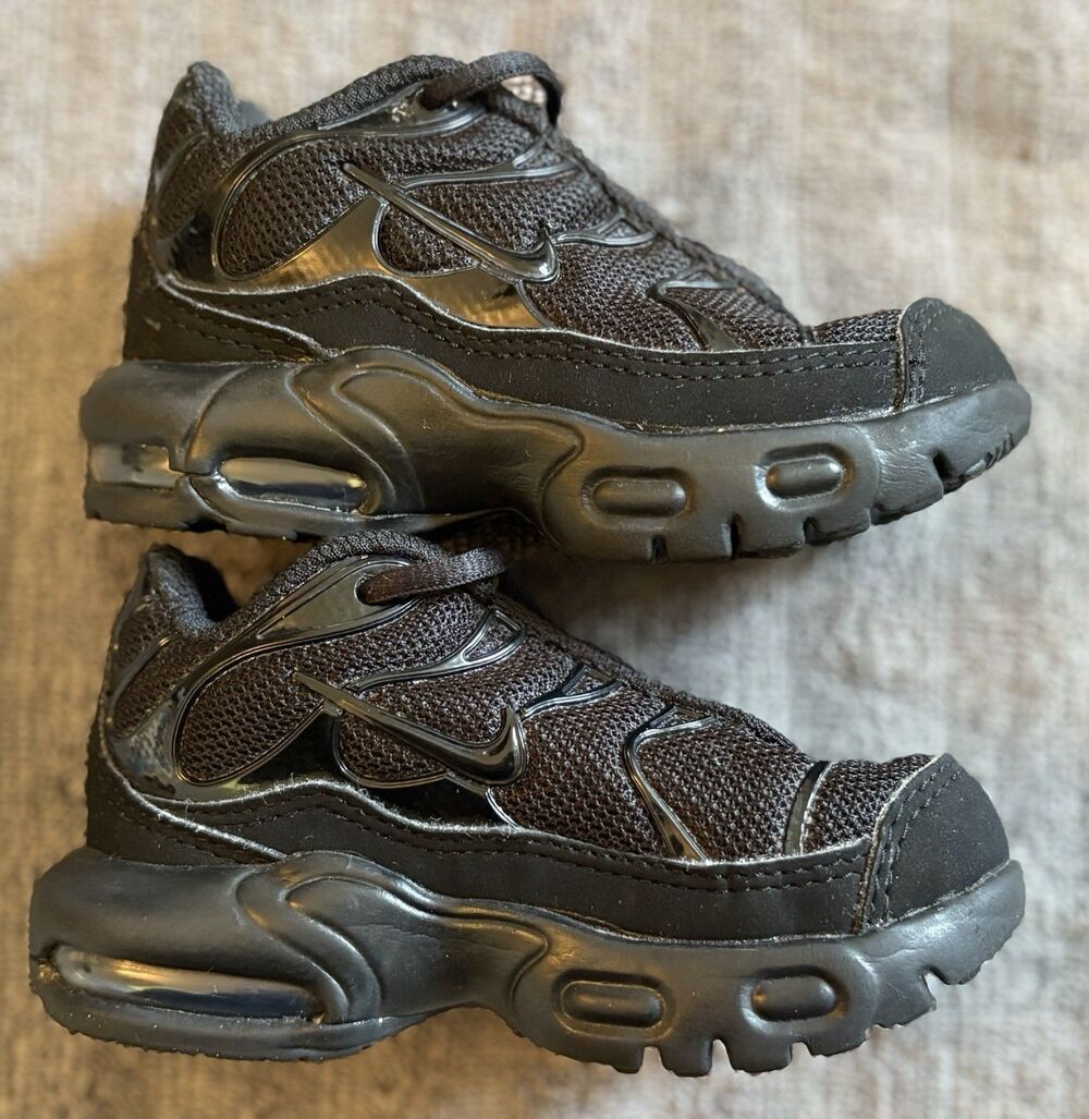 Nike Air Max Plus Triple Black Kids Size 5C DR7996-001